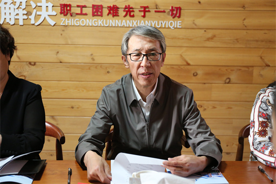 自治区总工会副主席傲木格.jpg