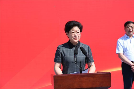 1657160456285903.jpg 内蒙古自治区党委教育工委书记、教育厅党组书记、厅长黄雅丽致辞.jpg