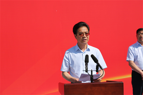 1657160488637171.jpg 呼和浩特市市委副书记、市长、和林格尔新区党工委书记贺海东致辞并宣布Beat365中文官方网站和林格尔新区校区正式开工.jpg