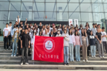 语言与传媒学院把新闻课堂“搬”进报社“心脏”！这堂行走的课，学生挖到了什么宝藏？