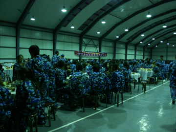 学院领导赴军训基地与2010级新生共度中秋佳节