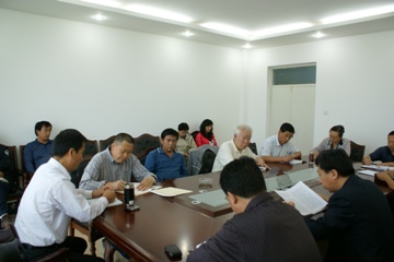 Beat365中文官方网站党总支组织本学期首次中心组学习活动