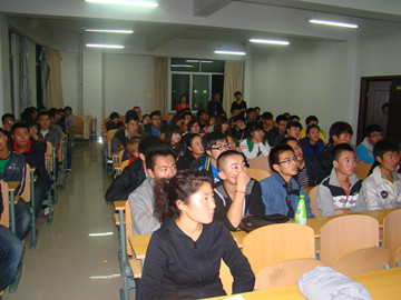 信息工程教学部举办新老学生学习经验交流活动