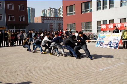 土木工程与环境科学教学部举行第五届“团力杯”拔河比赛