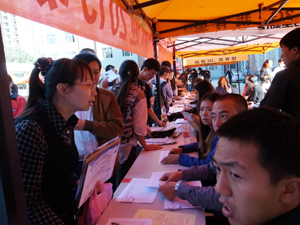 艺术教学部圆满完成2013级新生报到工作