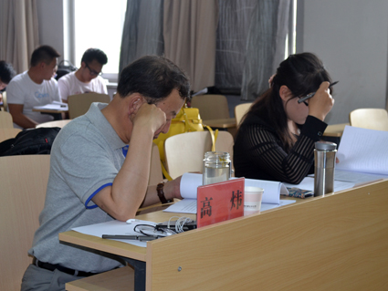 语言与传媒教学部2010级毕业生论文答辩顺利开展