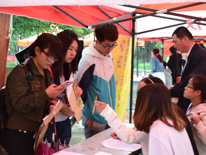 语言与传媒教学部喜迎2014级新生