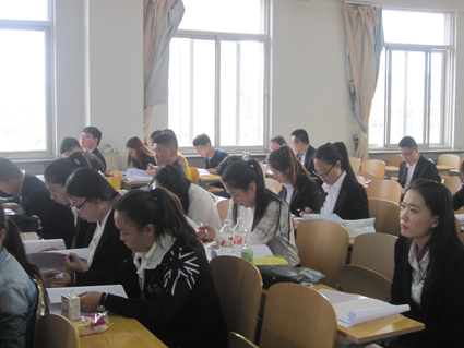 商学教学部2015届毕业生论文答辩圆满完成