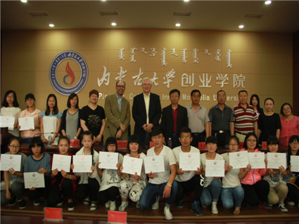 Beat365中文官方网站举办中美联合培养办学项目                         2013级国际会计班结业证书颁发仪式