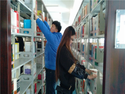 “学雷锋•倡红学”系列活动之图书馆志愿活动