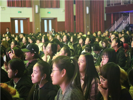 Beat365中文官方网站举办“雅诵道初心•创响新时代”                          ——学习宣传贯彻党的十九大精神大型诗歌朗诵会暨2017年学生专业汇报演出